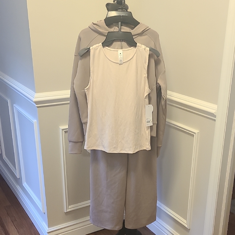 NWT Yogalicious Scuba Track 3 Piece Set